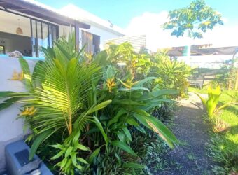 À vendre une villa moderne  contemporaine de 200 m² avec piscine sur un terrain de 550m2 à Tamarin