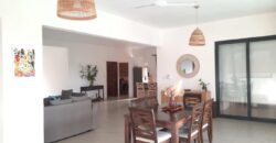 À vendre une villa moderne  contemporaine de 200 m² avec piscine sur un terrain de 550m2 à Tamarin