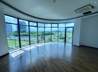 À louer Bureaux modulables à Ébène dans un immeuble Grade A avec prestations haut de gamme