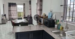 À louer un appartement neuf dans une résidence sécurisée avec piscine commune à Pereybère