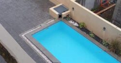 À louer un appartement neuf dans une résidence sécurisée avec piscine commune à Pereybère