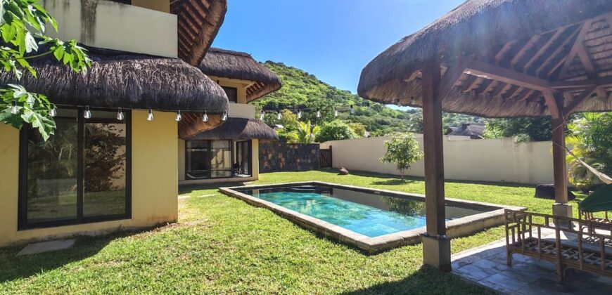 À vendre une villa de standing accessible aux étrangers avec piscine privée et jardin verdoyant à Rivière Noire Maurice