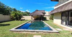 À vendre une villa de standing accessible aux étrangers avec piscine privée et jardin verdoyant à Rivière Noire Maurice
