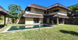 À vendre une villa de standing accessible aux étrangers avec piscine privée et jardin verdoyant à Rivière Noire Maurice
