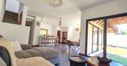 À vendre une villa de standing accessible aux étrangers avec piscine privée et jardin verdoyant à Rivière Noire Maurice