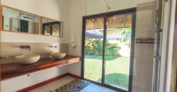 À vendre une villa de standing accessible aux étrangers avec piscine privée et jardin verdoyant à Rivière Noire Maurice