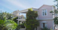 À vendre une grande villa de 200m2 située dans un quartier résidentiel proche de la plage et des commerces à Flic en Flac Maurice