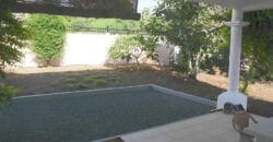 À vendre une grande villa de 200m2 située dans un quartier résidentiel proche de la plage et des commerces à Flic en Flac Maurice