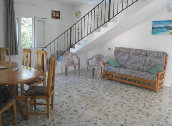 À vendre une grande villa de 200m2 située dans un quartier résidentiel proche de la plage et des commerces à Flic en Flac Maurice