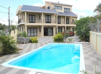 À louer un joli appartement dans une résidence sécurisée avec piscine commune à Flic en Flac Maurice