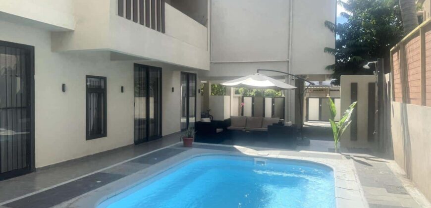 À louer un lumineux appartement avec piscine situé dans un quartier paisible à Flic en Flac Maurice