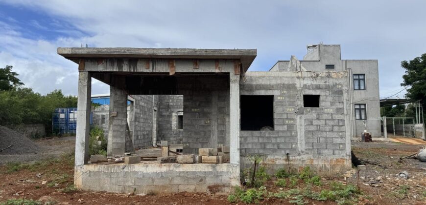 À vendre une maison à terminer sur un terrain de 68 toises à Pointe aux Sables Maurice