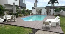 À vendre un lumineux appartement meublé en résidence de standing avec piscine à Flic en Flac Maurice