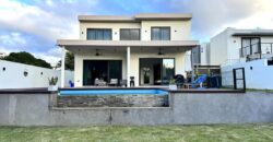 À vendre une villa moderne de 320m2 avec piscine dans quartier recherché de Flic en Flac Maurice