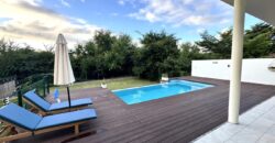 À vendre une villa moderne de 320m2 avec piscine dans quartier recherché de Flic en Flac Maurice