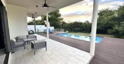 À vendre une villa moderne de 320m2 avec piscine dans quartier recherché de Flic en Flac Maurice