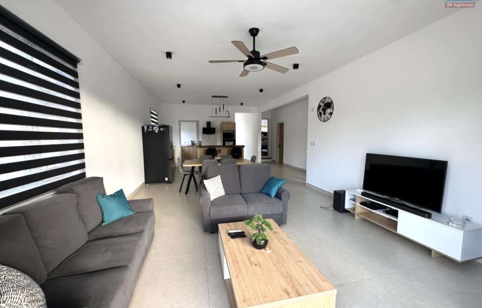 À vendre une villa moderne de 320m2 avec piscine dans quartier recherché de Flic en Flac Maurice