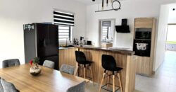 À vendre une villa moderne de 320m2 avec piscine dans quartier recherché de Flic en Flac Maurice