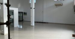 En exclusivité: Location d’un spacieux local commercial de 121m1 avec parking à Grandbaie Maurice