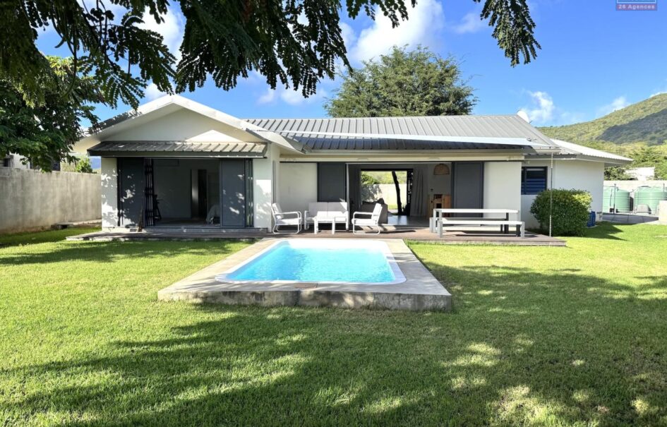Location d’une villa moderne avec piscine et terrasse à Tamarin Maurice