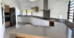 Location d’une villa moderne avec piscine et terrasse à Tamarin Maurice