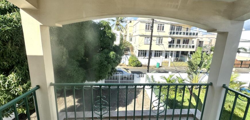 À louer – Appartement spacieux avec garage et vue mer dans une villa au calme à Flic en Flac Maurice