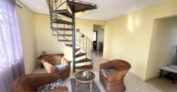 À louer – Appartement spacieux avec garage et vue mer dans une villa au calme à Flic en Flac Maurice