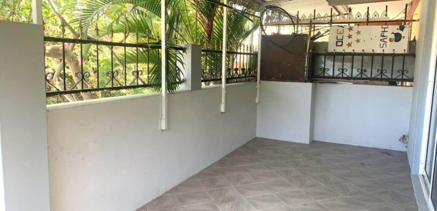 À louer un lumineux appartement rénové proche de la plage à Flic en Flac Maurice