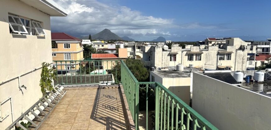 À louer – Appartement spacieux avec garage et vue mer dans une villa au calme à Flic en Flac Maurice