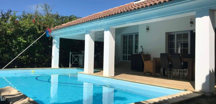 À louer une charmante villa familiale avec piscine et aperçu mer à Melville Maurice
