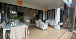 À vendre un magnifique appartement meublé avec jardin privatif dans la résidence Azuri à Roches Noires Maurice