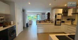 À vendre un magnifique appartement meublé avec jardin privatif dans la résidence Azuri à Roches Noires Maurice
