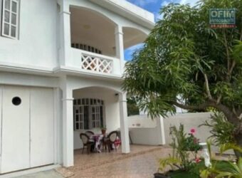 À vendre une grande maison familiale T6 de 260 m2 avec fort potentiel située à Grand Baie Maurice