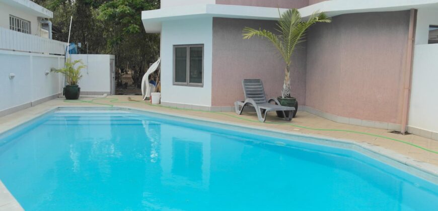 À vendre un agréable appartement dans une résidence avec piscine commune à Flic en Flac Maurice
