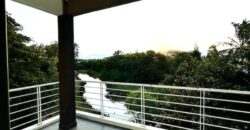 À vendre un agréable appartement dans une résidence avec piscine commune à Flic en Flac Maurice