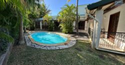 À louer une superbe villa de 300m2 sur un terrain de 844m2 avec piscine à Petit Village Goodlands Maurice