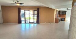 À louer un spacieux appartement non meublé de 130 m² avec piscine et jardin à Calodyne Maurice
