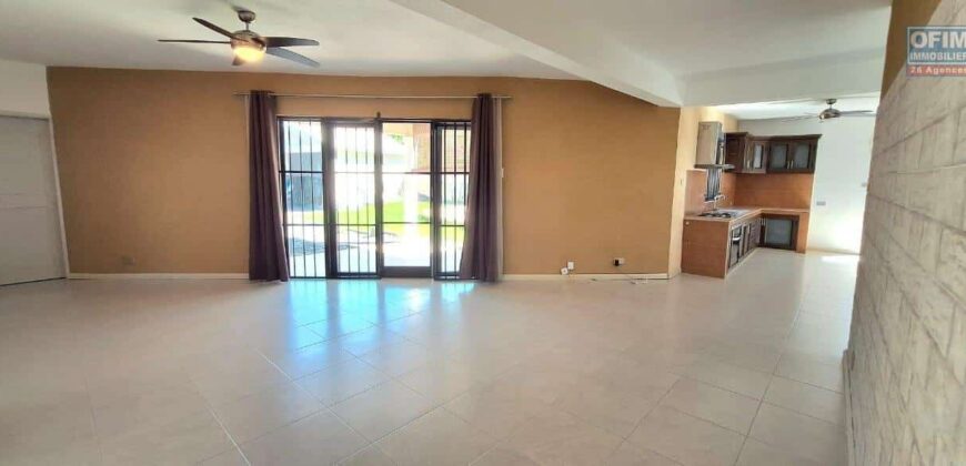 À louer un spacieux appartement non meublé de 130 m² avec piscine et jardin à Calodyne Maurice