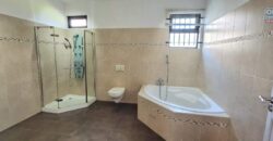 À louer un spacieux appartement non meublé de 130 m² avec piscine et jardin à Calodyne Maurice
