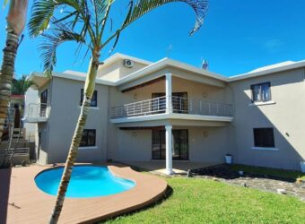 À louer un spacieux appartement non meublé de 130 m² avec piscine et jardin à Calodyne Maurice