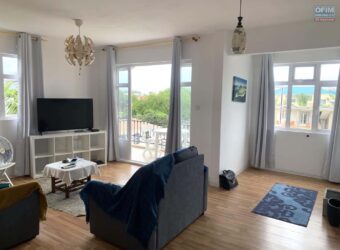 À louer un lumineux appartement avec terrasse et piscine à Flic en Flac Maurice