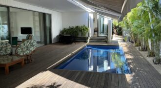 Location d’une ravissante villa contemporaine de 300m2 dans le prestigieux domaine de Bois Chandelle à Grand Baie Maurice