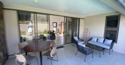 En vente une ravissante villa contemporaine de 206m2 sur un terrain de 497m2 avec piscine privée à Grand Baie Maurice