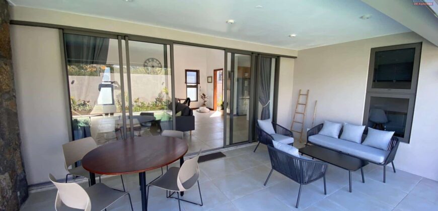 En vente une ravissante villa contemporaine de 206m2 sur un terrain de 497m2 avec piscine privée à Grand Baie Maurice