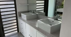 Location d’une ravissante villa contemporaine de 300m2 dans le prestigieux domaine de Bois Chandelle à Grand Baie Maurice