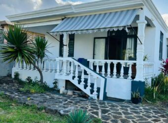 Location d’une belle maison rénovée avec grand jardin à Grand Gaube Maurice