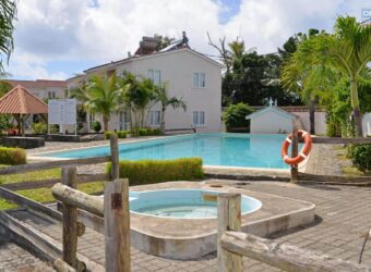 À vendre un agréable duplex de type F4 situé dans une résidence sécurisée à Melville Grand Gaube Maurice