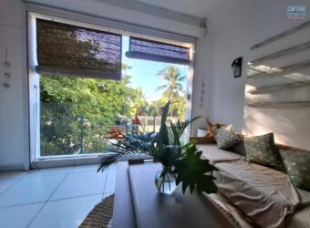 OFIM immobilier met en location un appartement moderne offrant vue océan à deux minutes de la plage de Tamarin Maurice