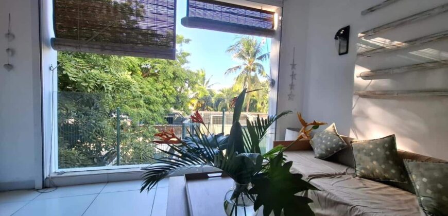 OFIM immobilier met en location un appartement moderne offrant vue océan à deux minutes de la plage de Tamarin Maurice