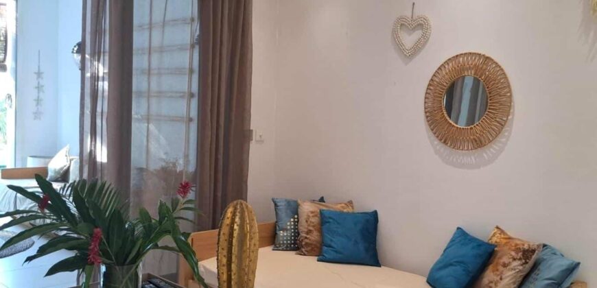 OFIM immobilier met en location un appartement moderne offrant vue océan à deux minutes de la plage de Tamarin Maurice